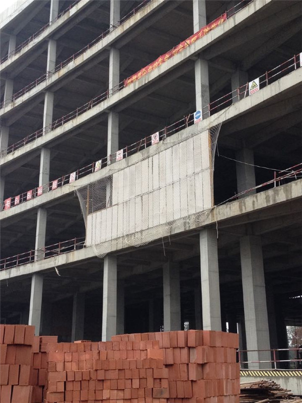 在建商場結(jié)構(gòu)外墻板